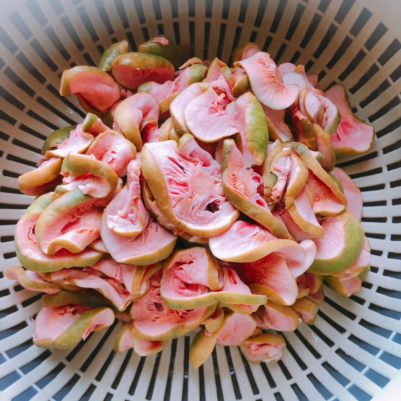 今天实践 家门口种的一棵胭脂果树