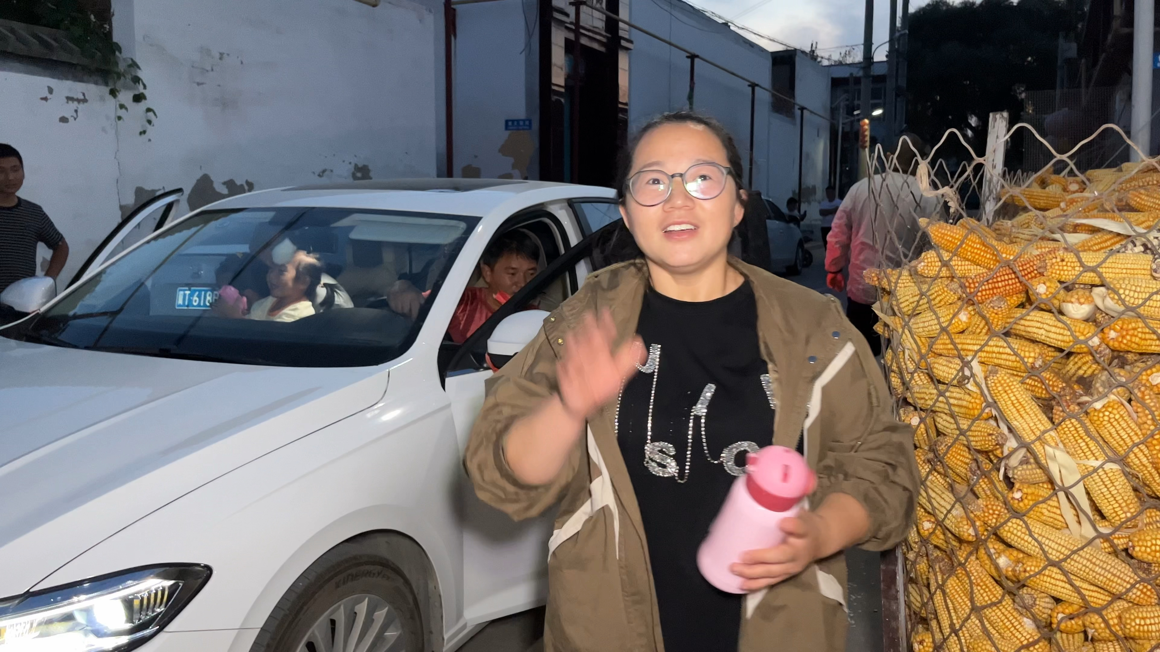 全家14口人去聚餐,人多想吃的不统一分2家,吃完在邯郸园博园玩