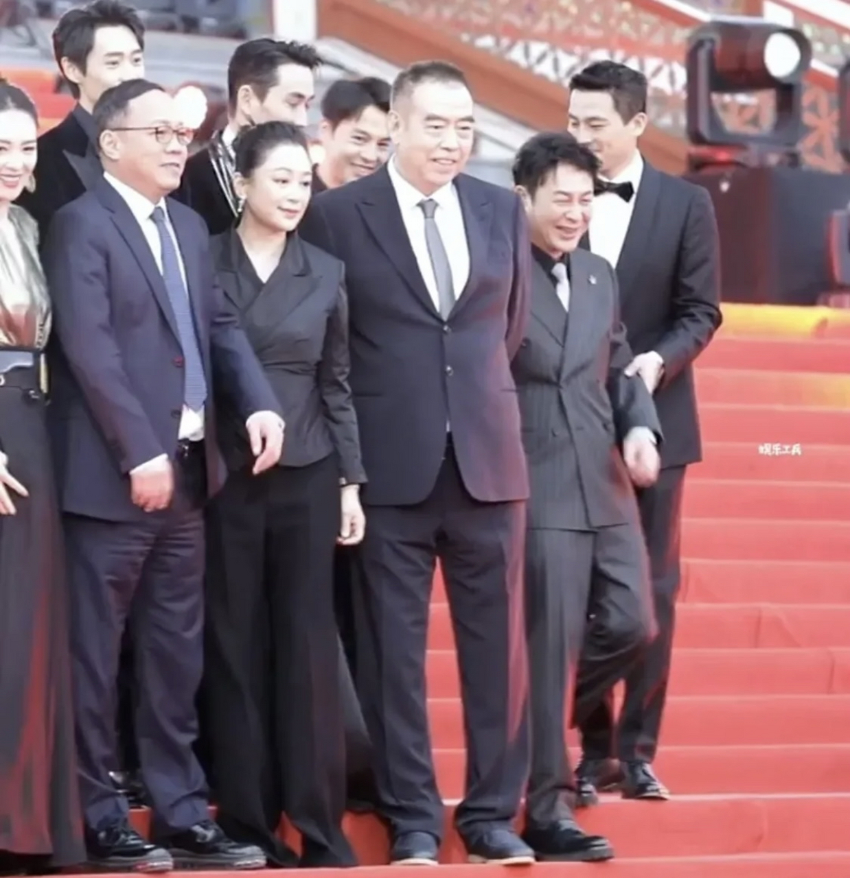 忽然发现张颂文的身高也不高呀.