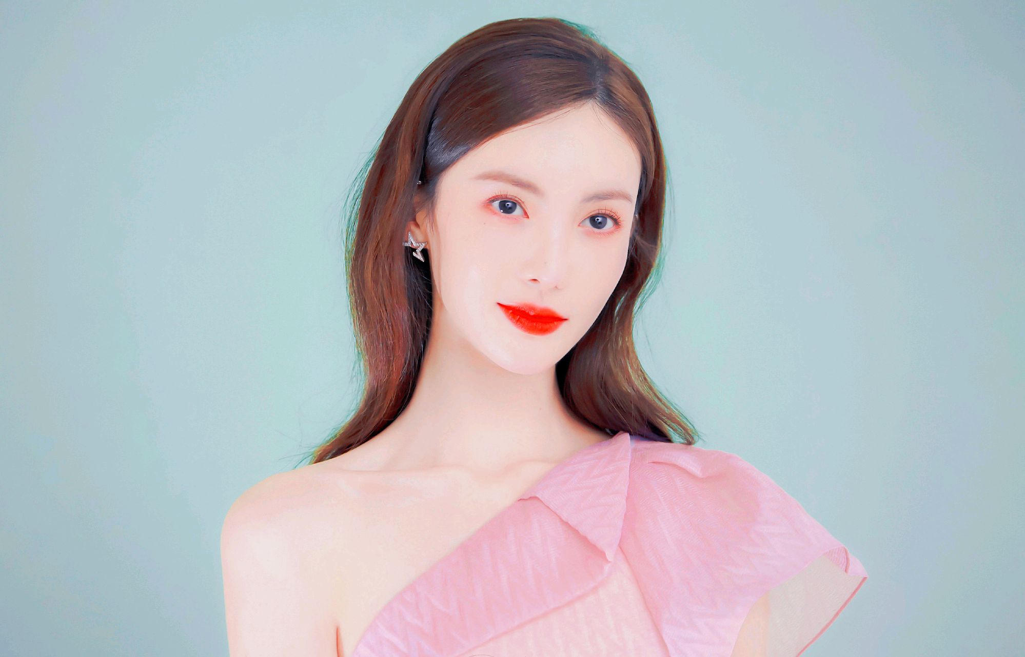 金晨写真美图:美丽动人,优雅知性