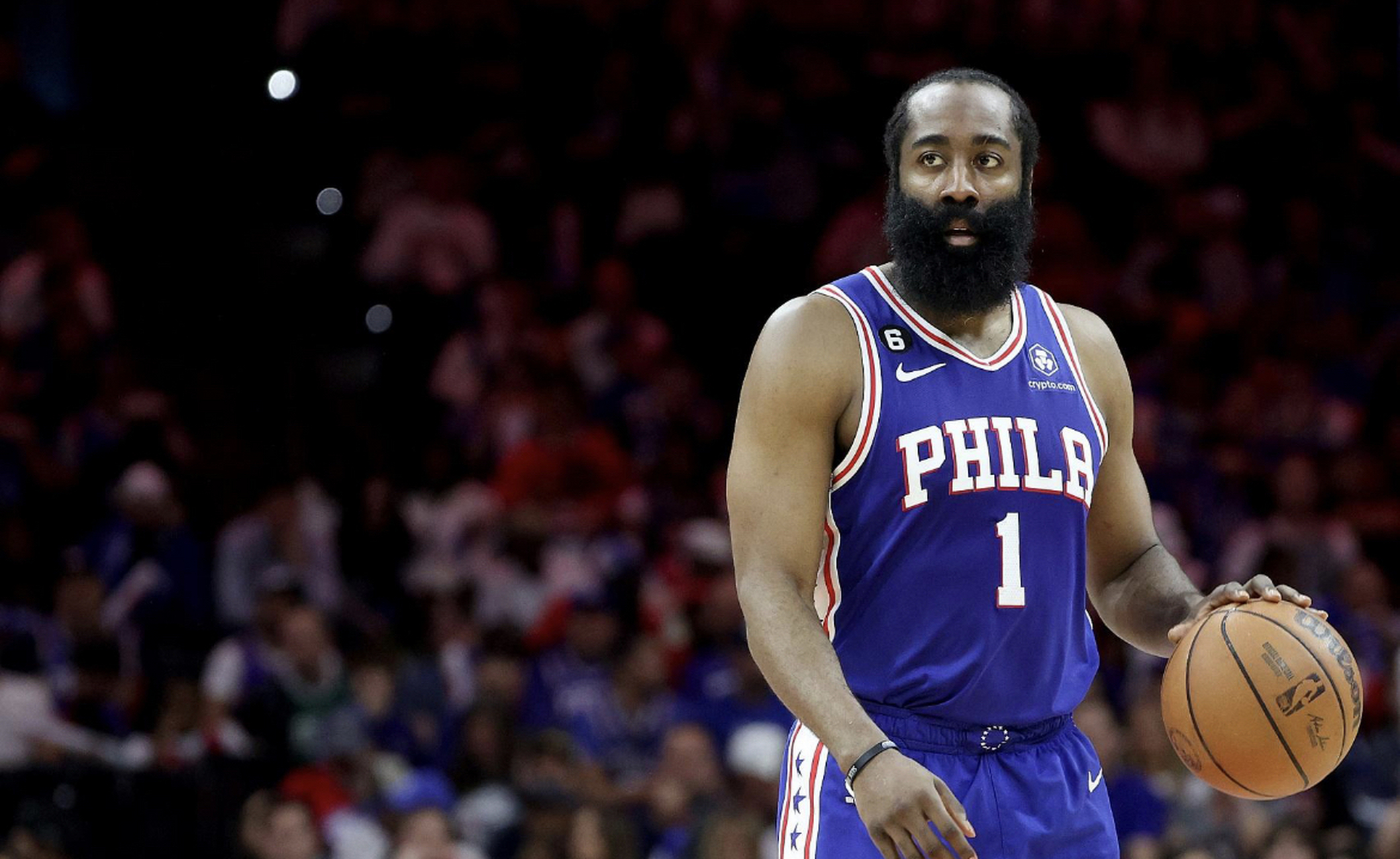 莫雷欺骗哈登执行球员选项后立即交易他!