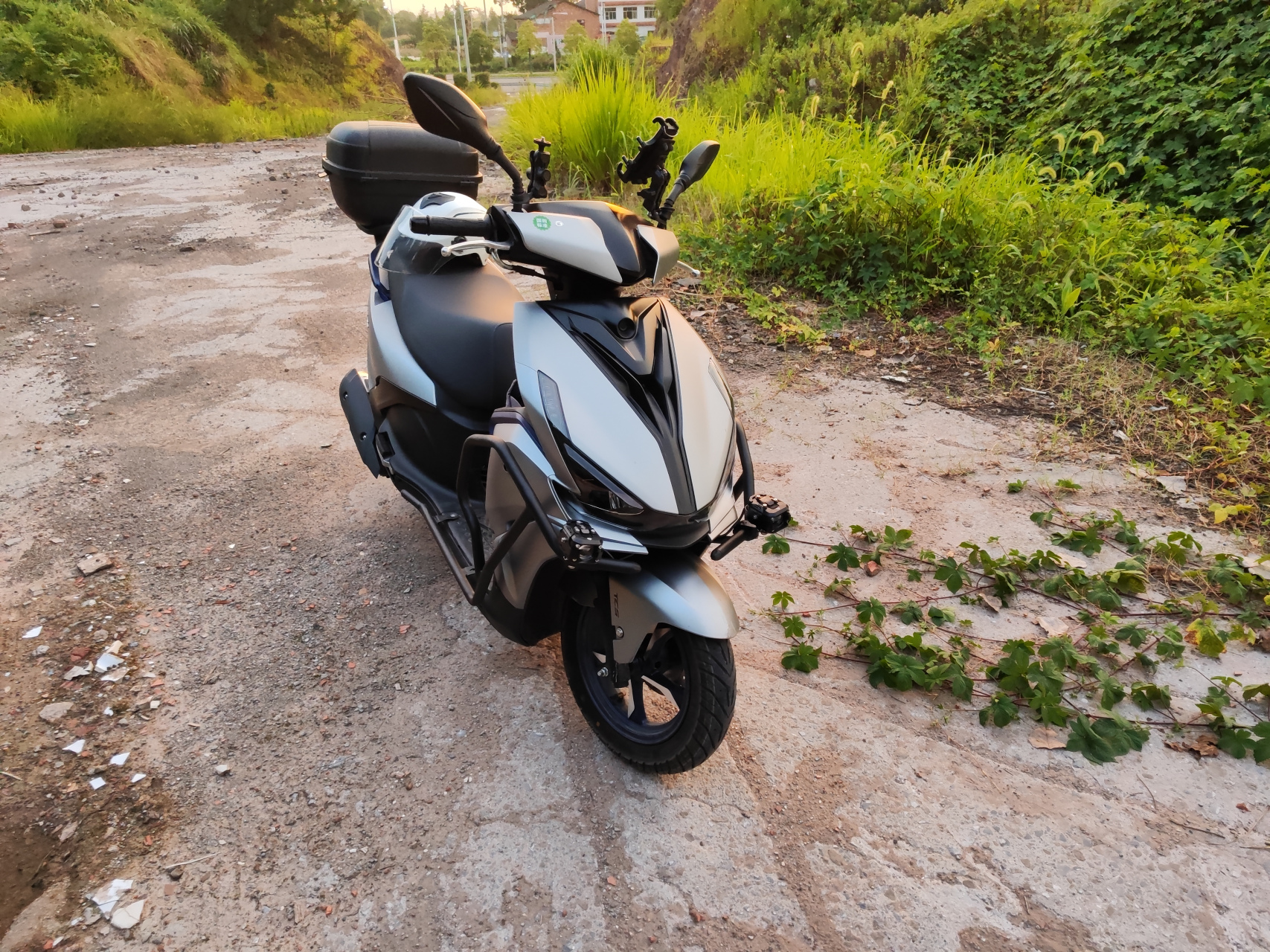 新买的鸿125,一天跑了300多公里,其中至少100公里山