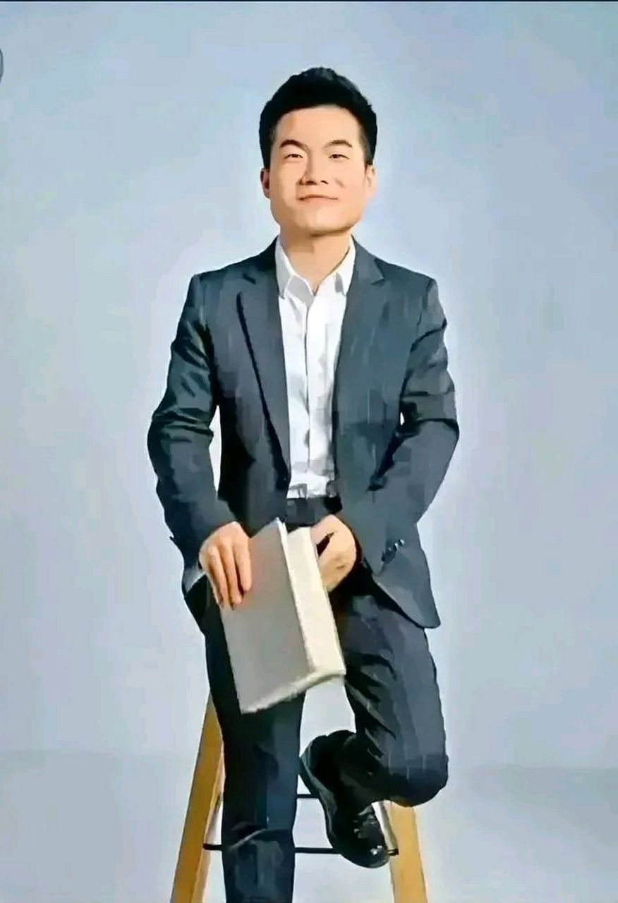 董宇辉说:"我本不善言辞,却忙于各种应酬,我本喜欢