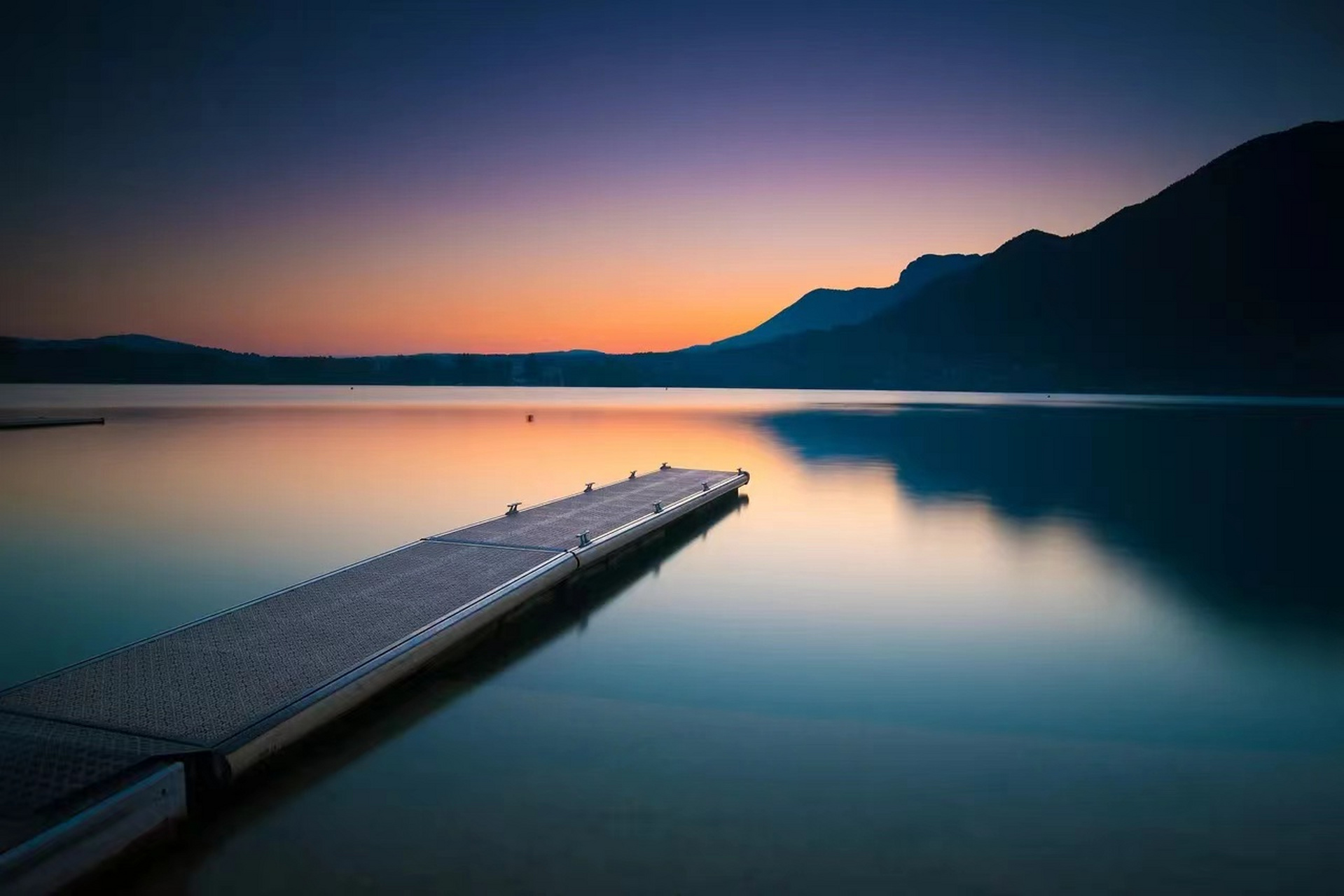 在宁神静气之时,清醒淡定,用静制动,以置自己于主动的境地,立于不败之