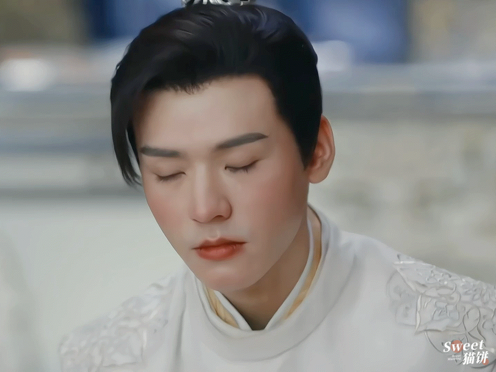 之前看龚俊的杂志,韩烨醉酒上树的戏是他跟剧组沟通后自己设计加的.