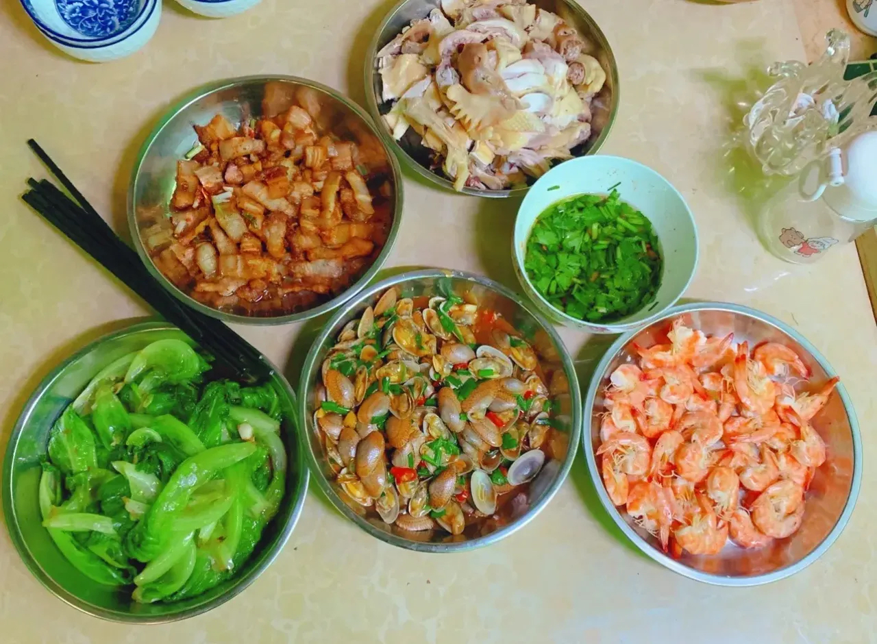 春天,广东网友晒家常小菜,统一盘子不同味,最后一家菜真少