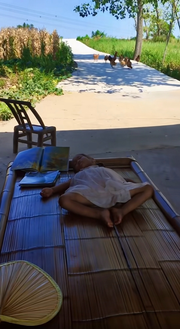 夏天的竹床,外婆的老蒲扇,承载了童年所有的回忆