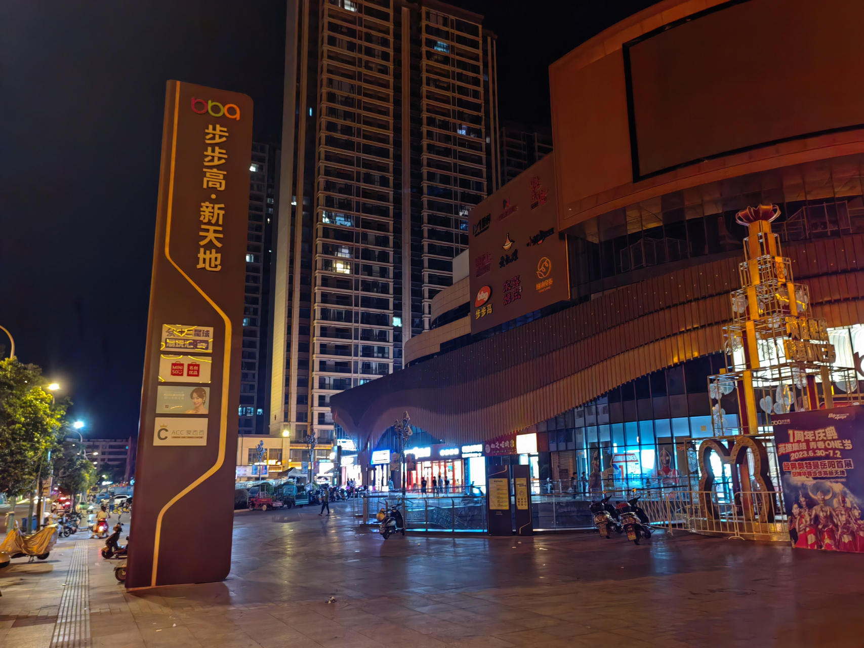 华容县位于湖南省北部边陲,岳阳市西部,北倚长江,南滨洞庭湖,面积1612