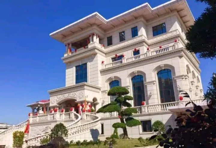 福建莆田一富豪,花3000万建豪华别墅,真给家族长脸