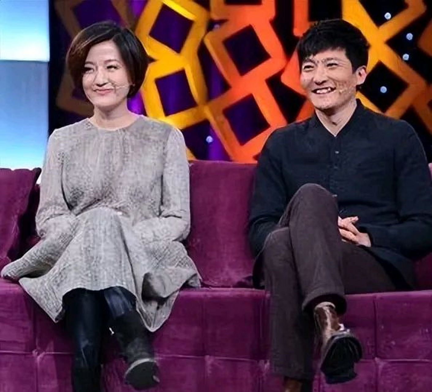 陆毅娶了鲍蕾,郭京飞娶了鲍莉,两人一起去丈母娘家,丈母娘却对郭京飞