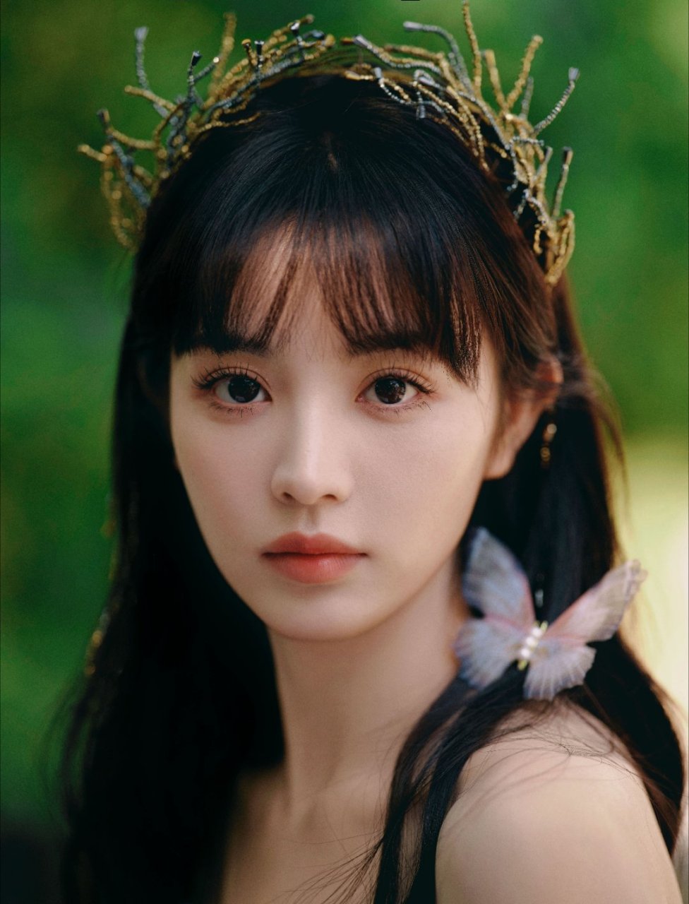 田曦薇森林精灵# 薇薇的这组照片真的太有氛围感了,又美又仙气十足的