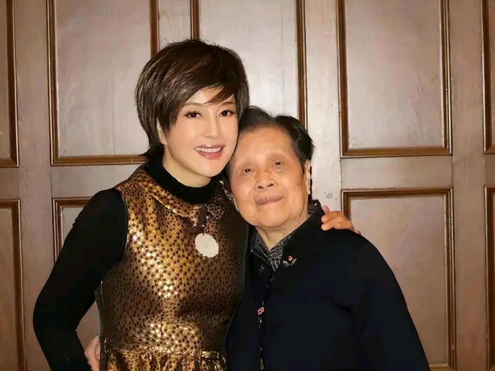 谢晋长女谢庆庆离世,刘晓庆发文惦念