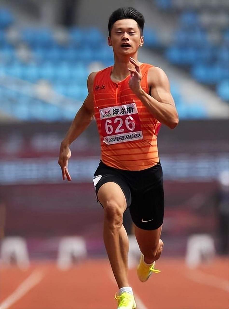 今天谈的是中国短跑运动员谢震业在全国田径大奖赛上夺得百米冠军的消