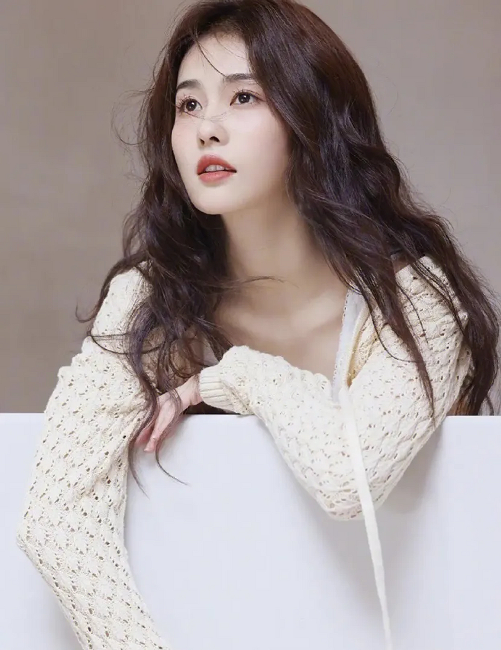 顶不住!白鹿,原来也这么有料!#青涩少女# 你喜欢这样的白露吗?