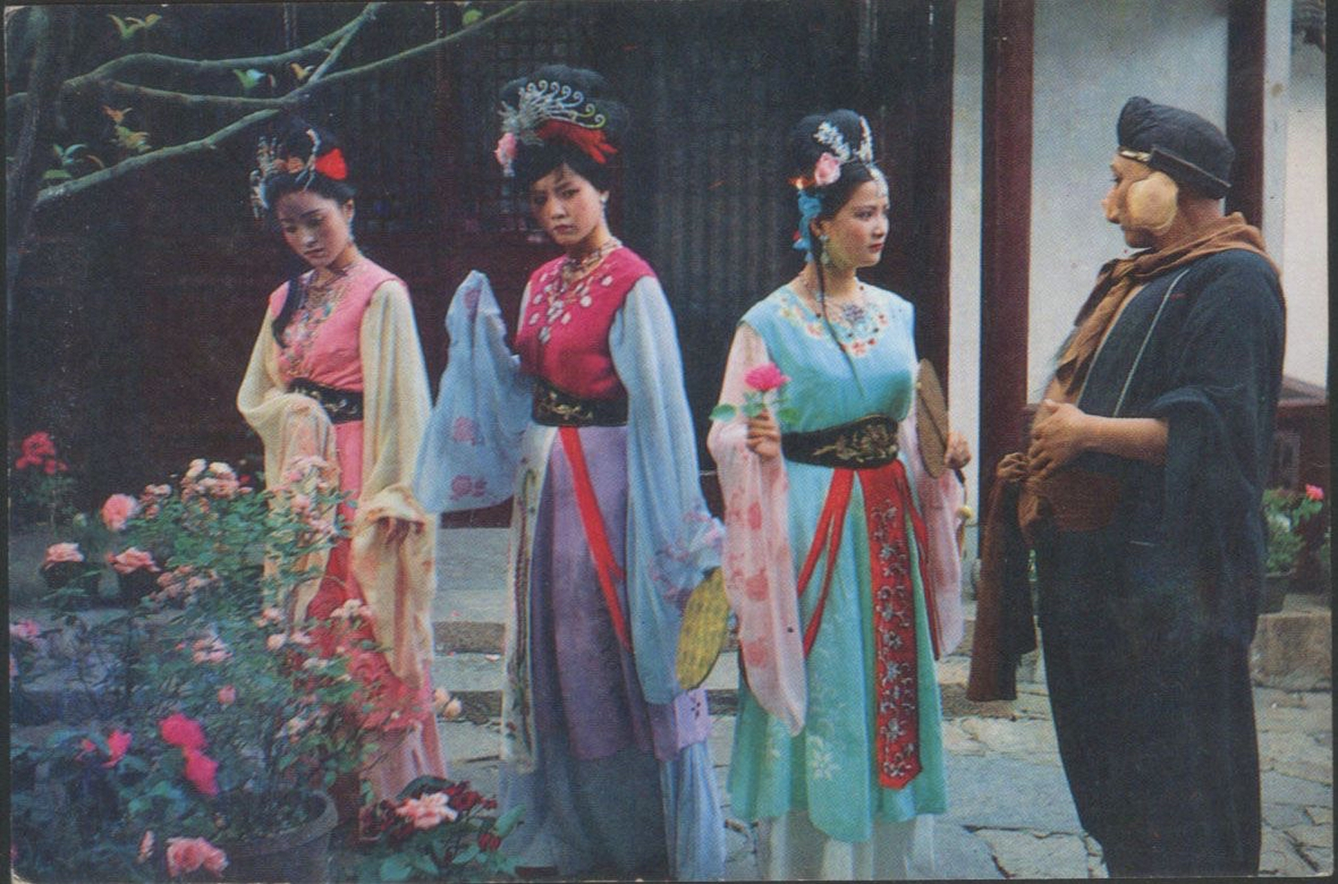 珍珍,莲莲和爱爱是中国电视剧《西游记》中的三个女性角色,但这三个