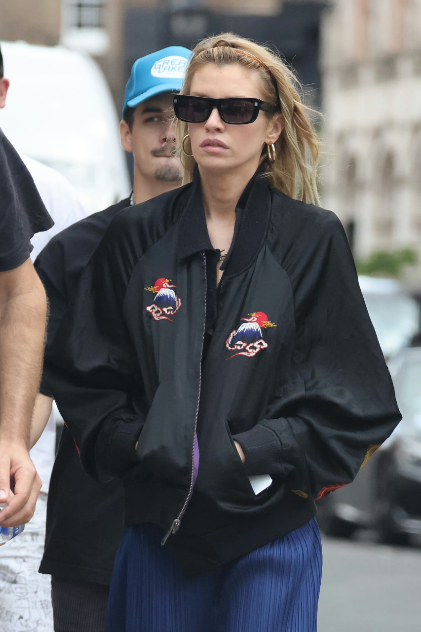 超模stella maxwell在伦敦外出街拍