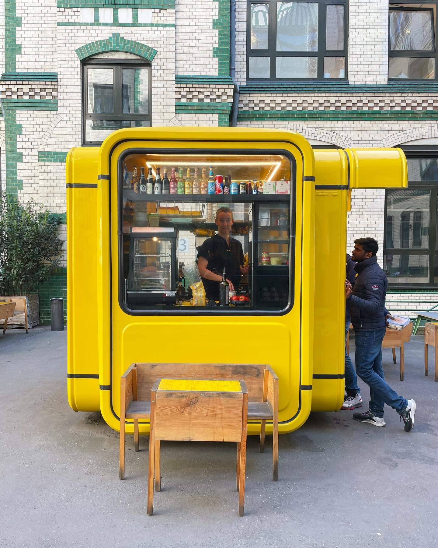 来自德国的小黄车可移动网红地摊早餐车