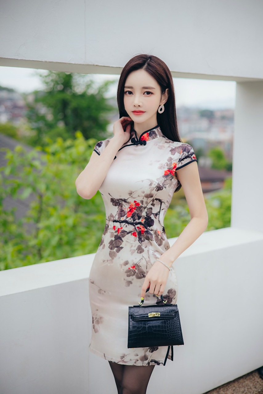 养眼美女# #孙允珠# 旗袍加黑丝,顶不顶得住