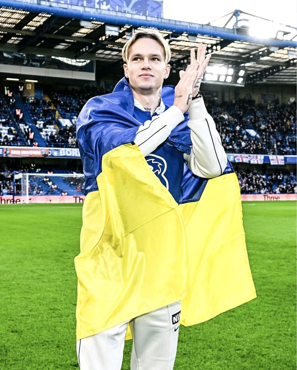 深陷战火中的顿涅斯克矿工队的球星米哈伊洛·穆德里克卖给切尔西一天