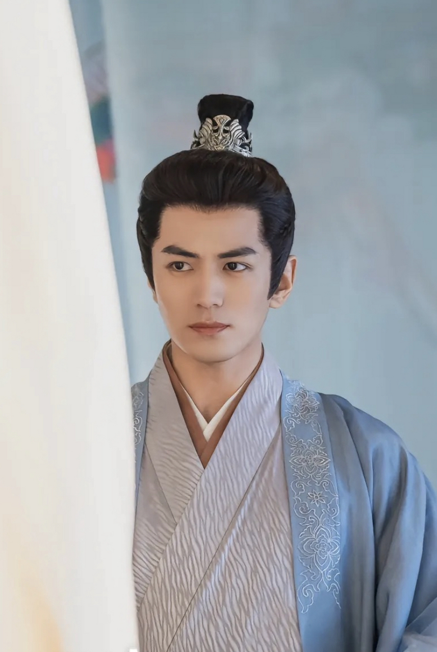 《青雀成凰》定档12月6日,李九霖和肖雨领衔主演,优酷微短剧,讲述了孤