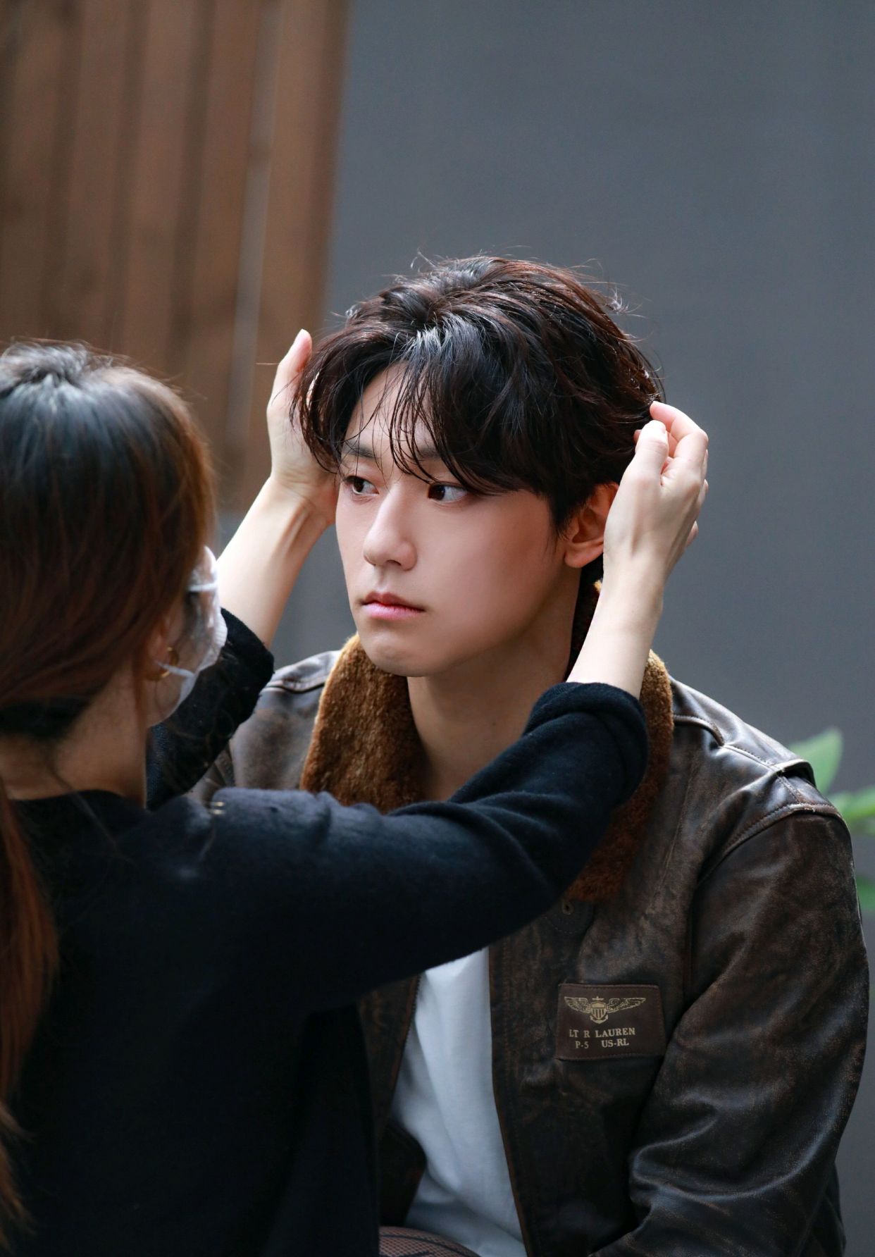 「李到晛」gq korea 11月刊 拍摄花絮照