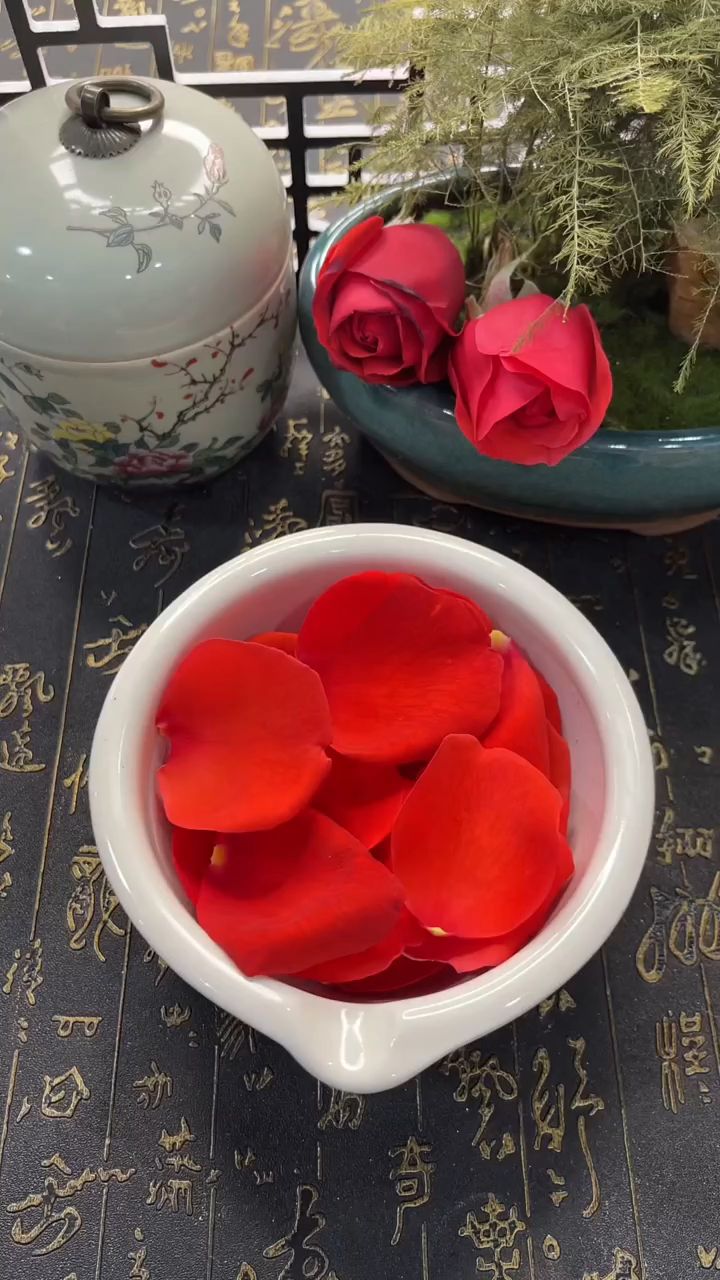 玫瑰花瓣做古法口红