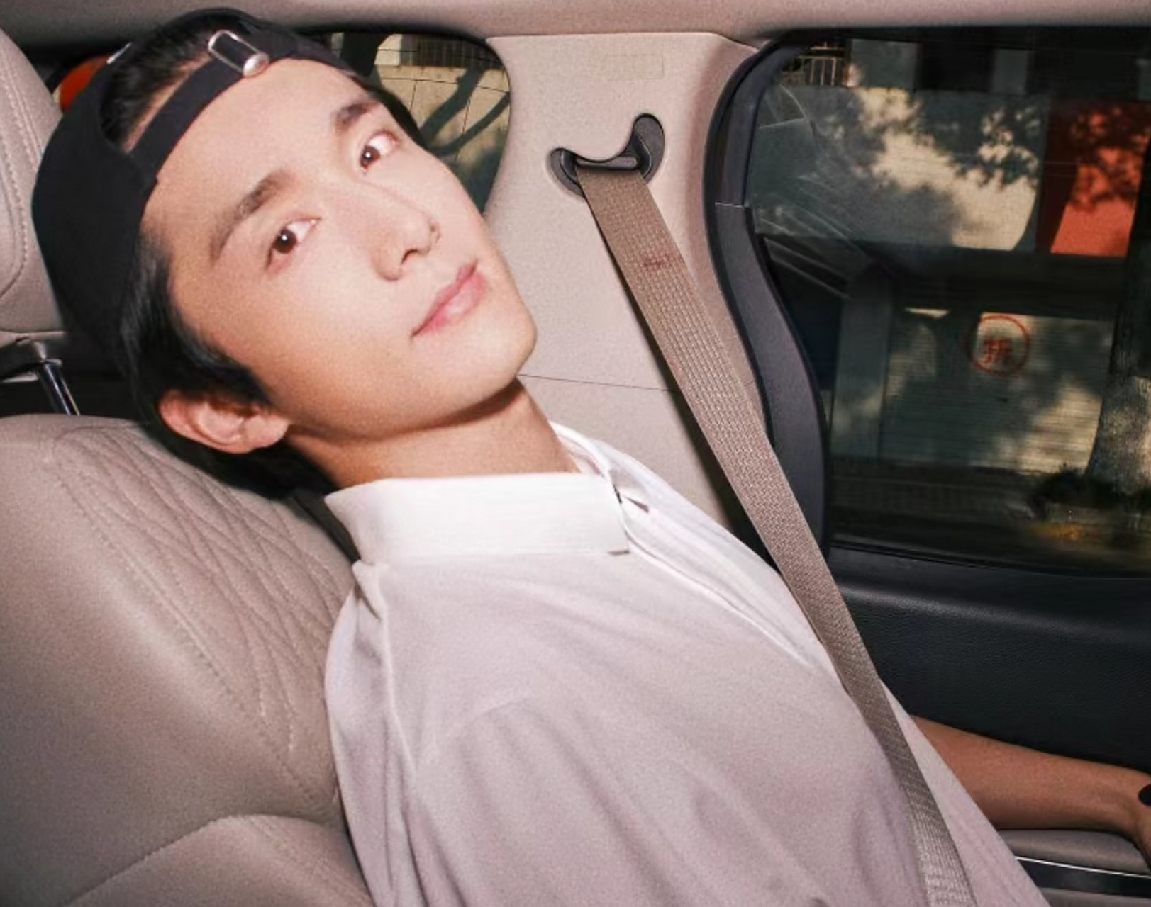 张新成分享生活照帅出新高度,脸小但是体型健硕,常年健身力量感满满.