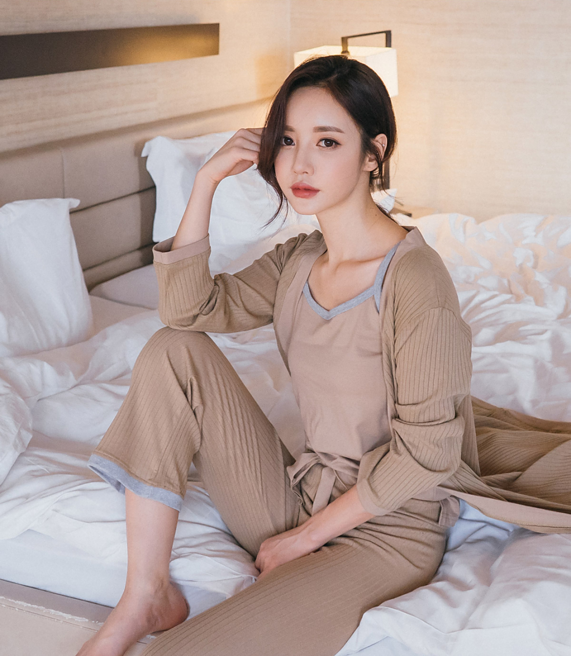 孙允珠,棕色两件套睡衣长裤穿搭,水嫩诱人#时尚穿搭# #ai潮流种草季