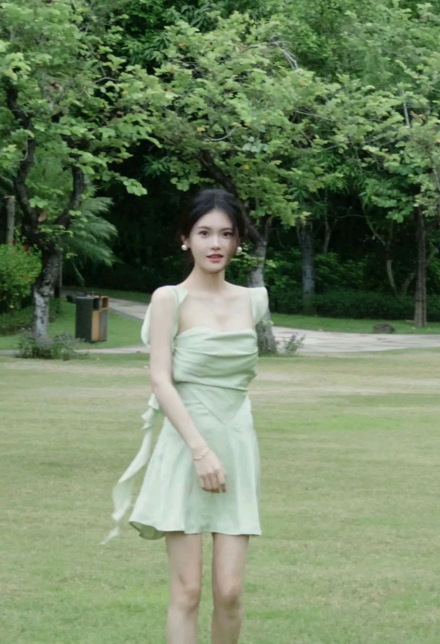 然而,小杨哥在社交平台上发声为妻子辟谣,并表示两