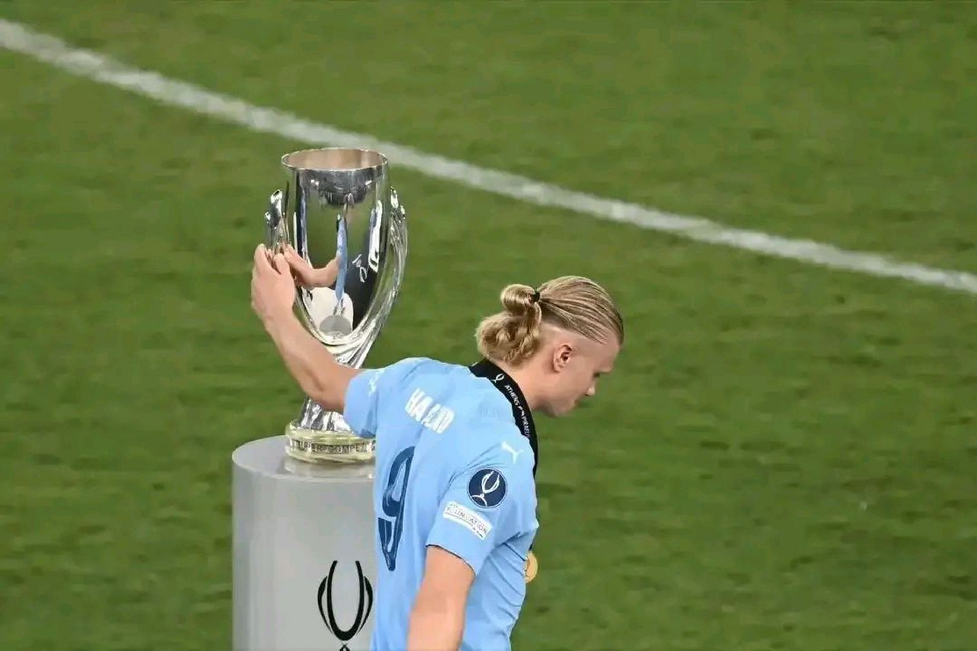 今年的欧洲超级杯在曼城和塞维利亚之间进行,两队虽然实力悬殊,但是