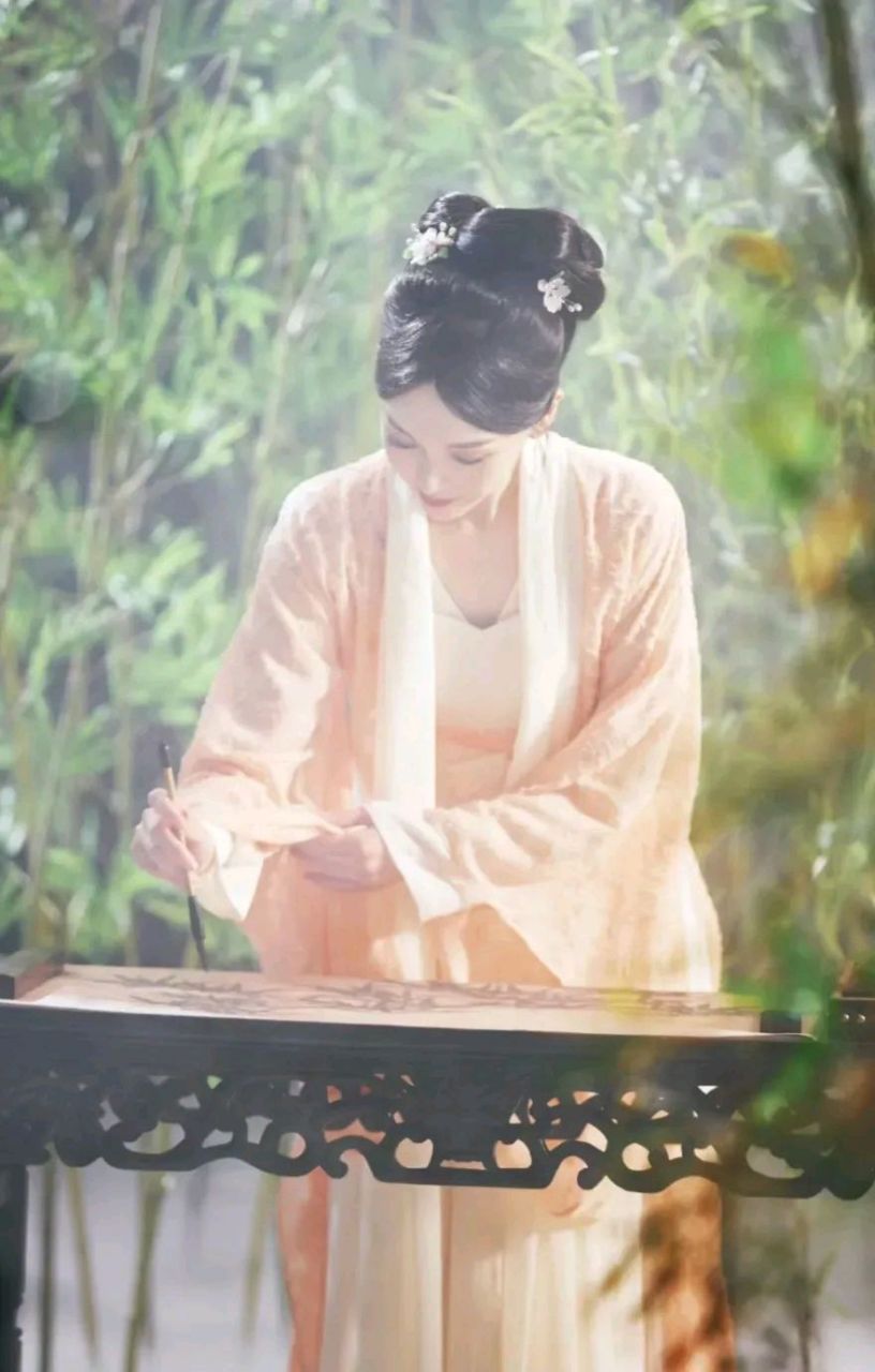 唐嫣古装造型,温婉贤淑.[亲吻]