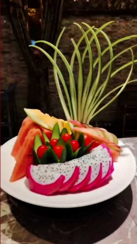 西瓜火龙果哈密瓜黄瓜拼盘,这么做好看又好吃,一起来吧-度小视