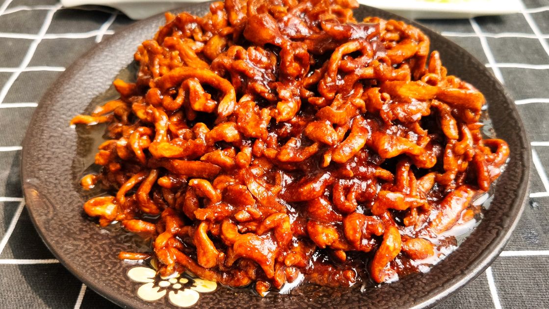 吃不起猪肉的没见过猪走的看这里!今天教大家用鸡胸肉做京酱肉丝