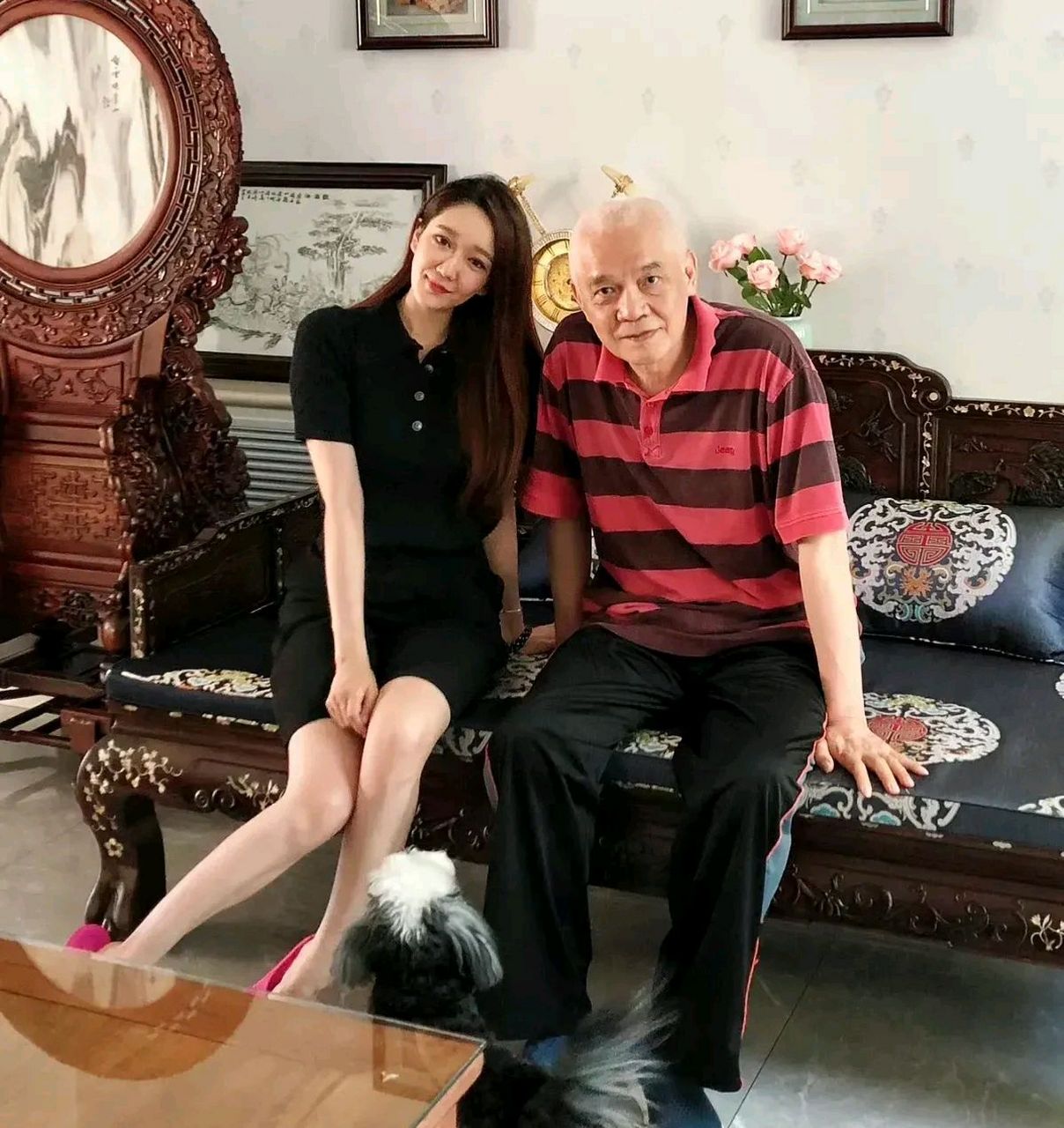 申军谊前妻詹燕妮,离婚后独自抚养子女申奥,申奥是演员申军谊与第一任