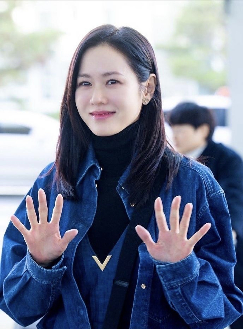 刚生完孩子没多久的孙艺珍,身材已恢复到巅峰状态,该说不说,在四十来