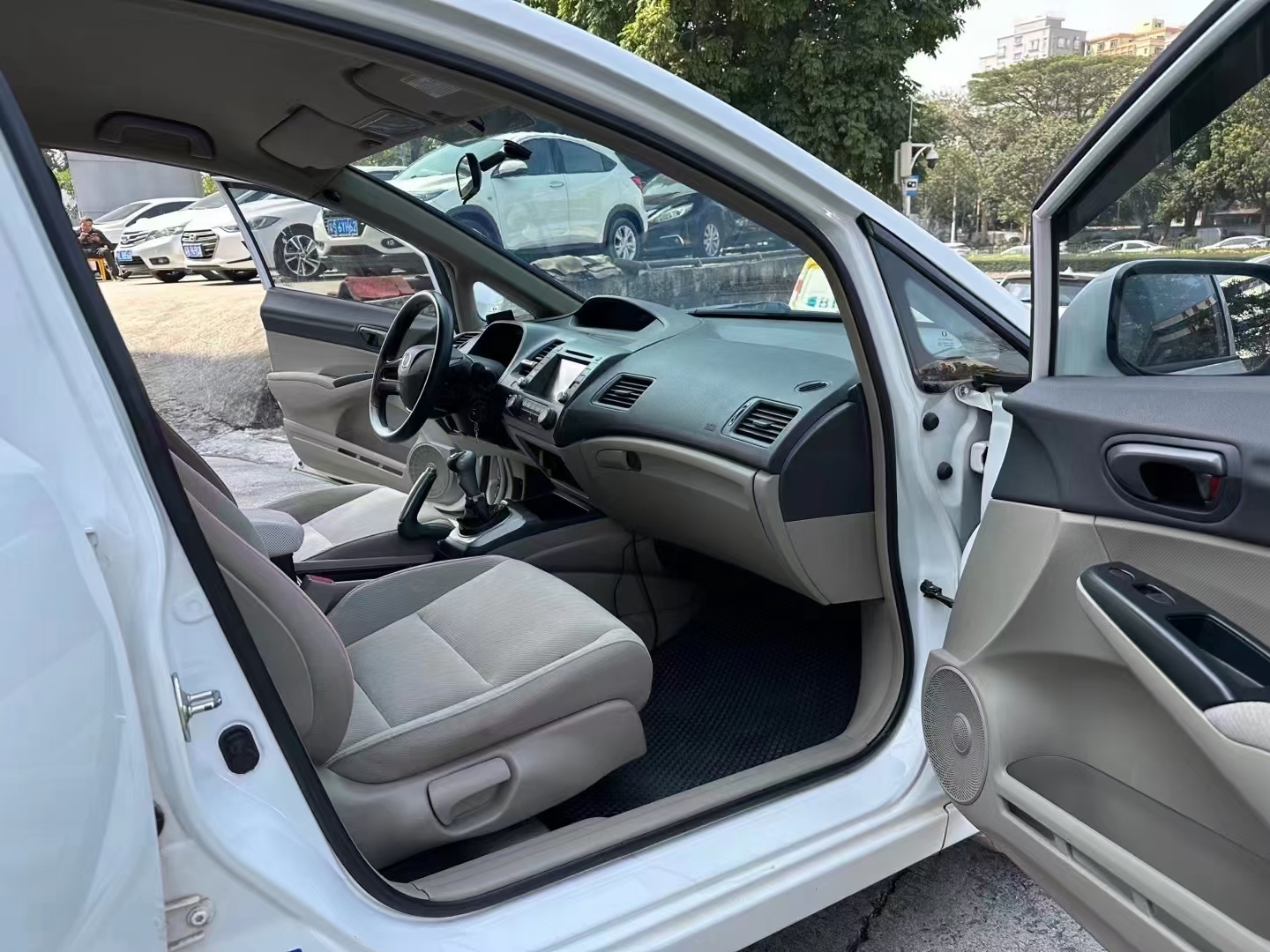 12年本田思铭,1.8l手动挡出2.68万,思域的同胞兄弟,12万公里