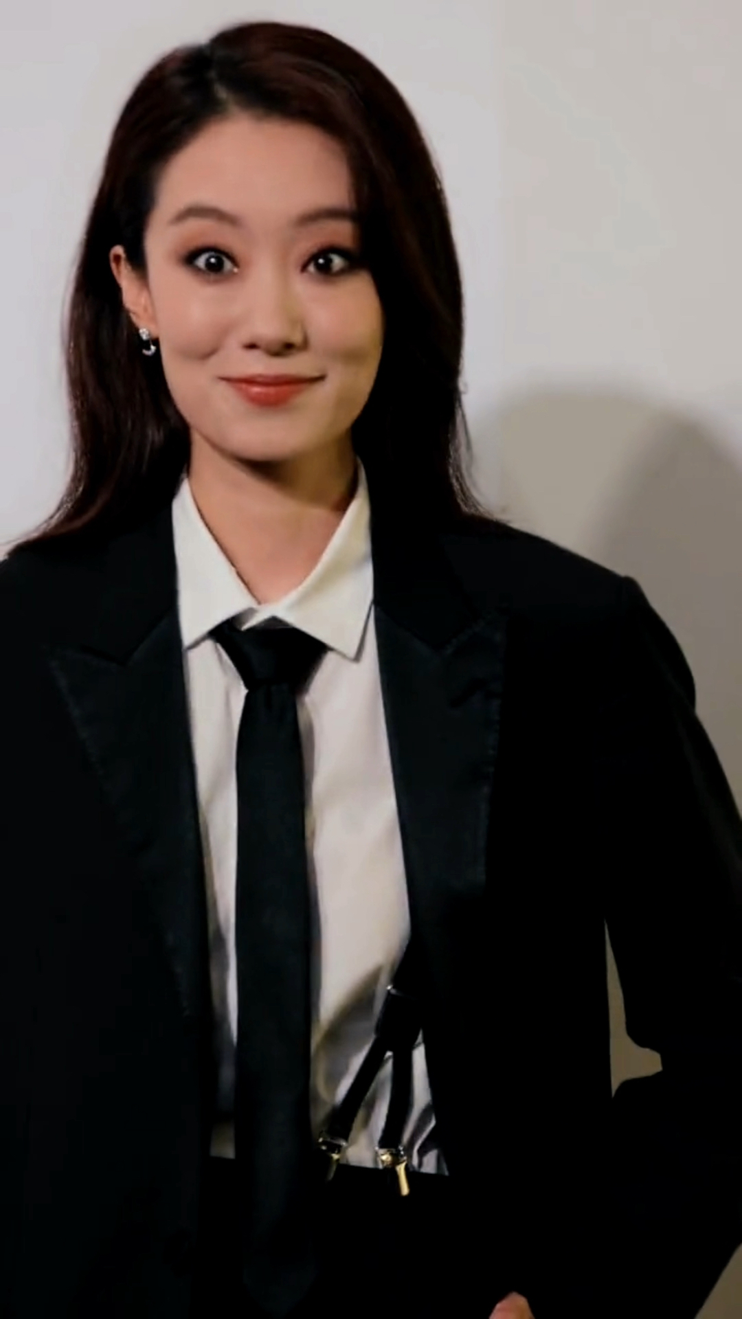 张小斐西装造型太美了!有被撩到