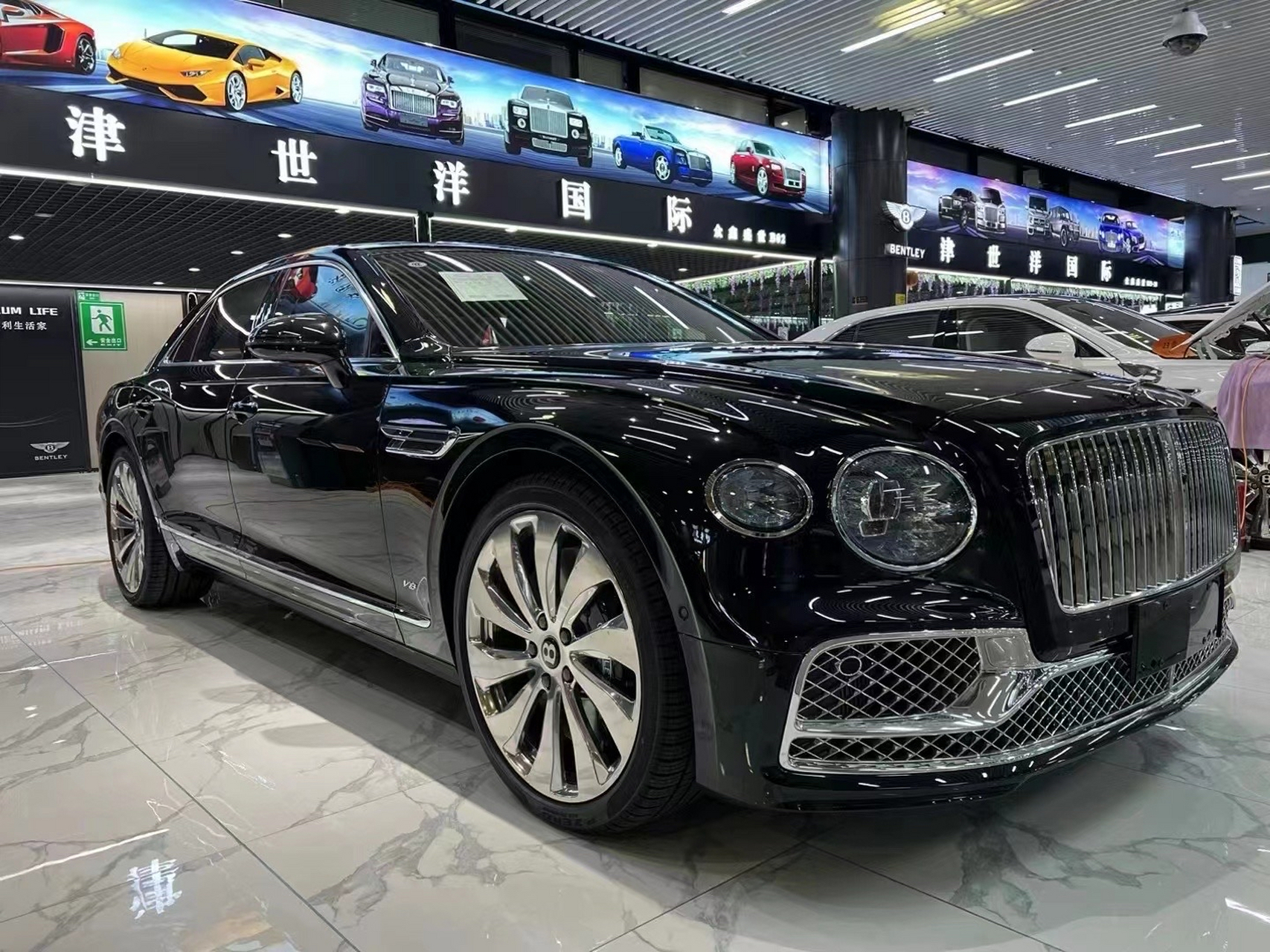 国六排放标准宾利添越加长版