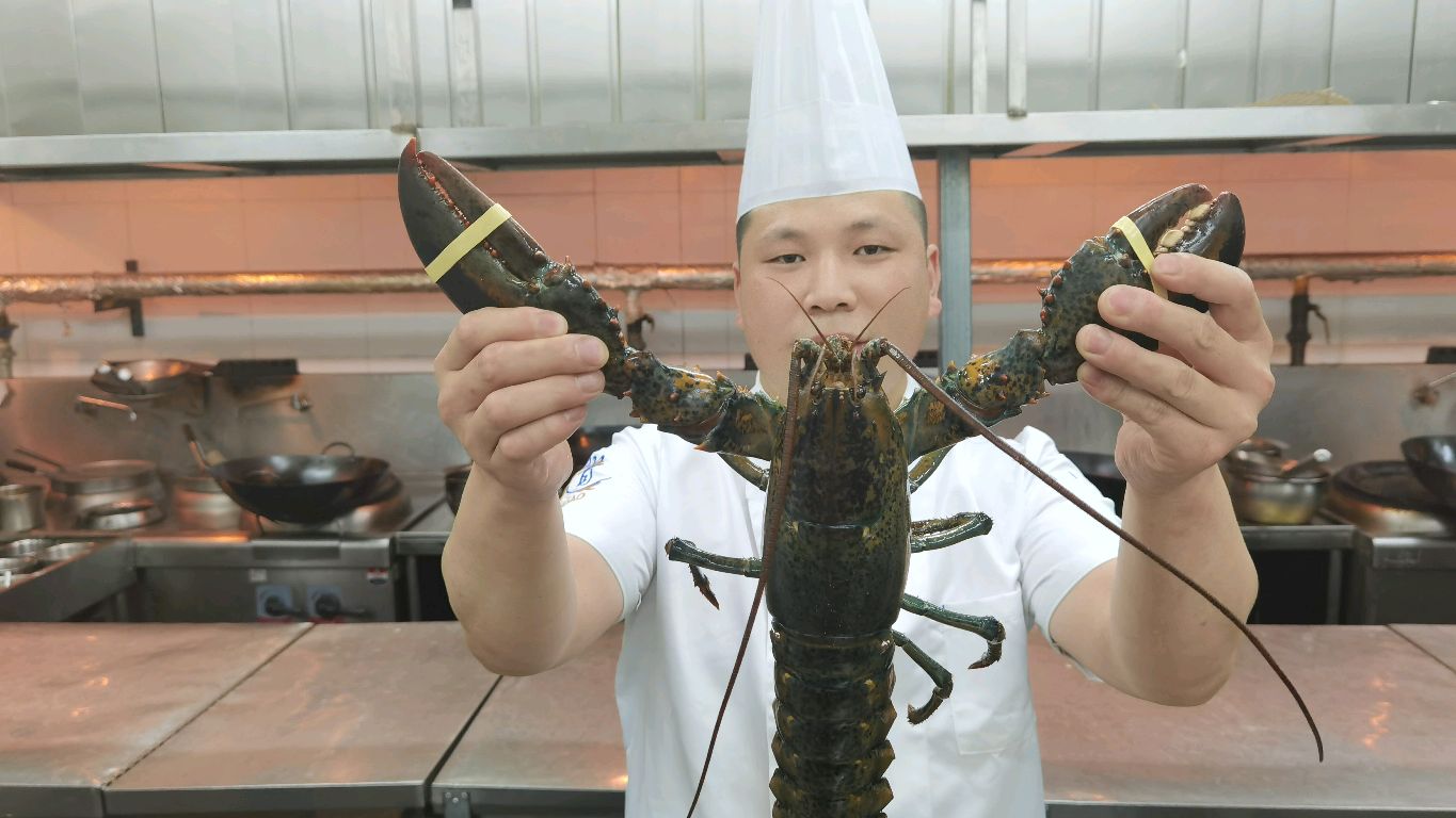 酒店大厨教你：“波士顿龙虾”的宰杀处理全过程和鲜美的吃法