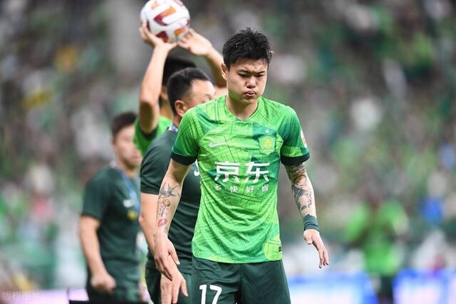 国安再遇晴天霹雳!杨立瑜遭侵犯后脚踝韧带撕裂,基本赛季报销