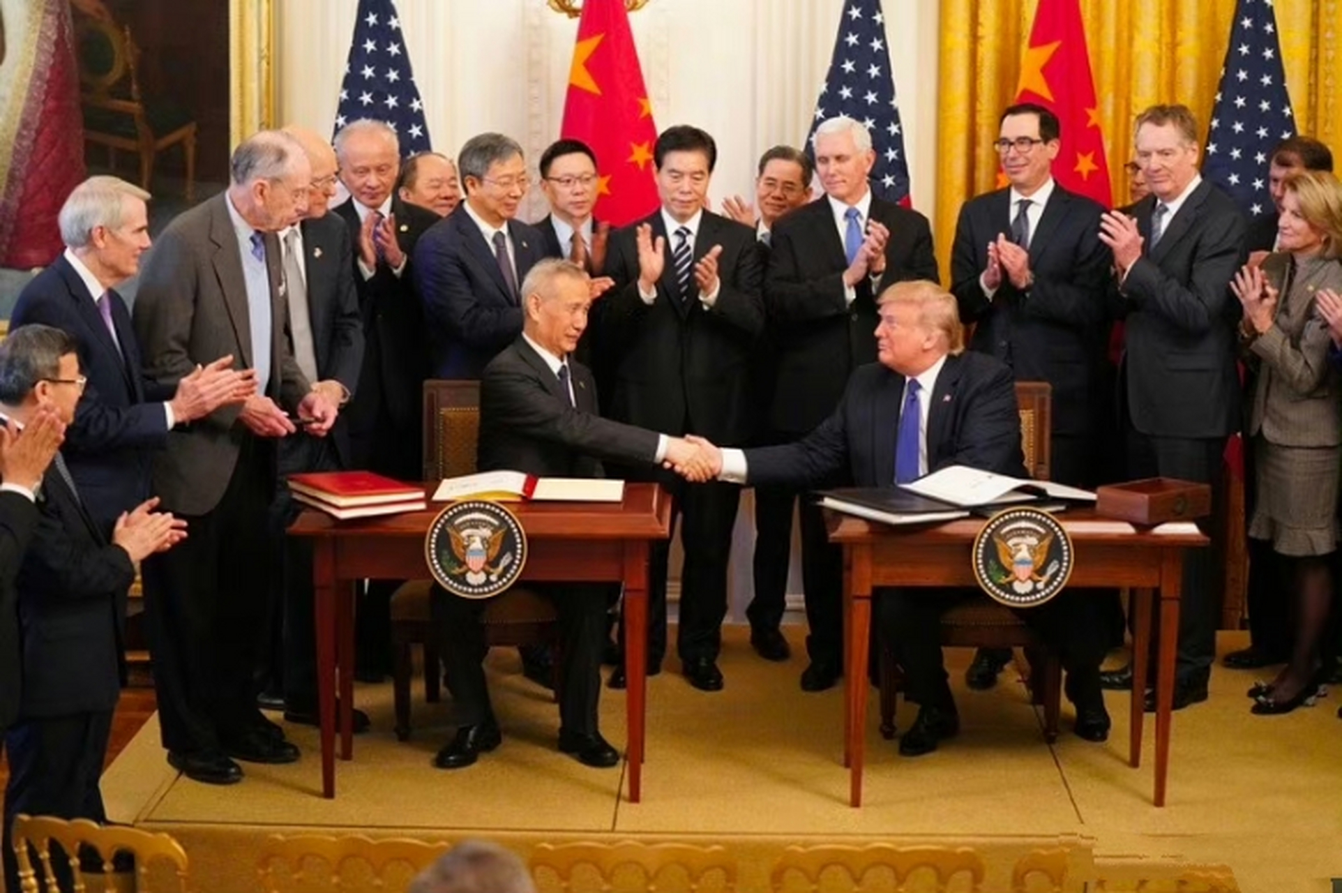 阿拉斯加对话可算中美关系史上一个转捩点,但那是视频语言,若选照片的