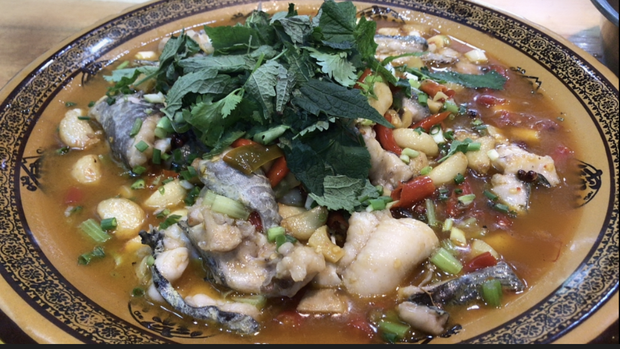 一斤八两的黄辣丁做个家常泡椒风味,再来一盆南瓜汤,吃安逸喽