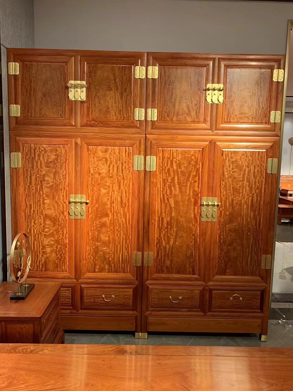 虎皮纹的素面顶箱柜 四件套出货 细磨打蜡 缅甸花梨(大果紫檀)