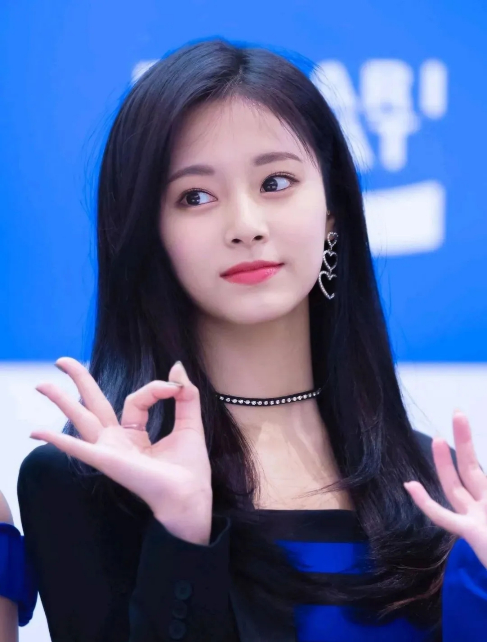 全球百大最美面孔第一位?真的吗?有这么美吗?她是谁?