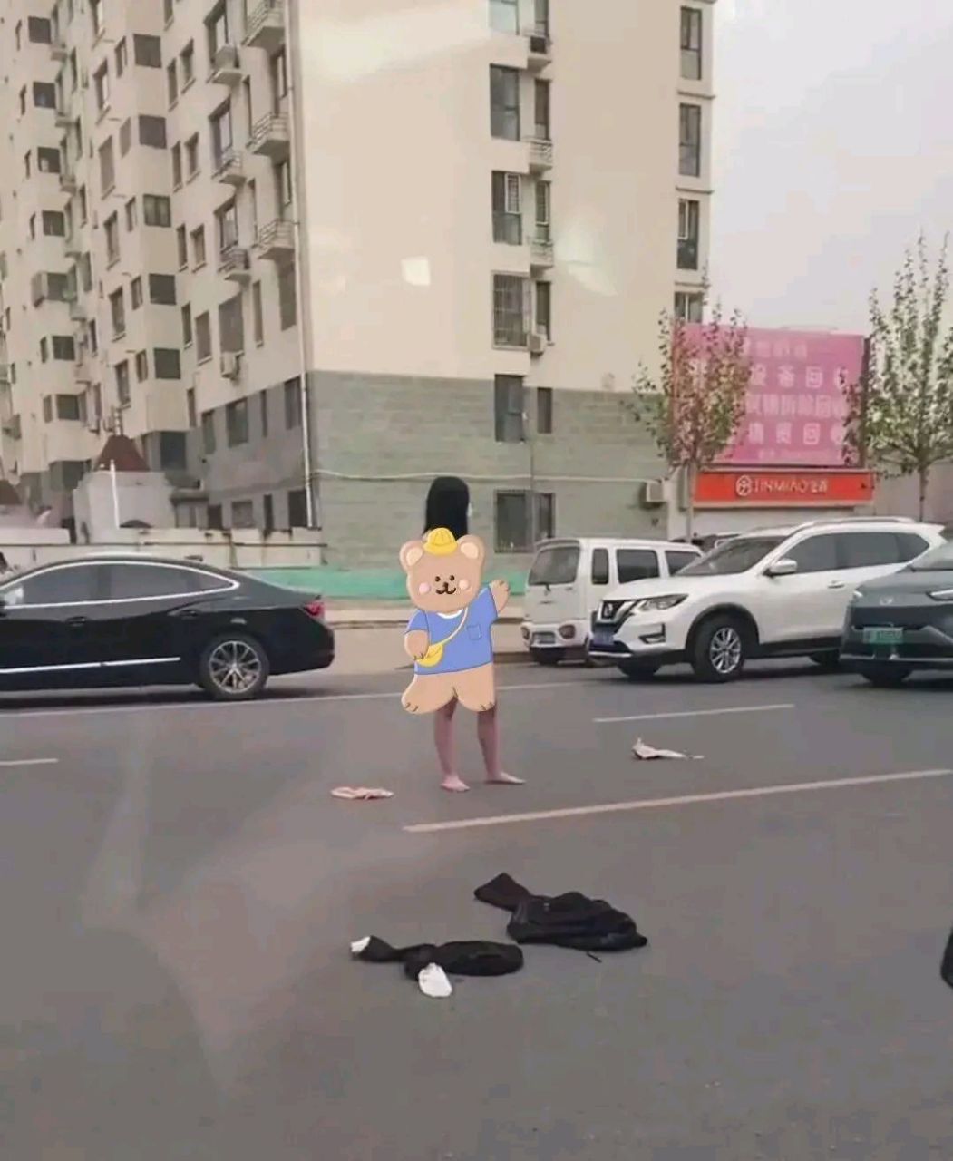 失恋就把衣服脱了果奔!为了一个男人值得吗,大家对这件事怎么看?