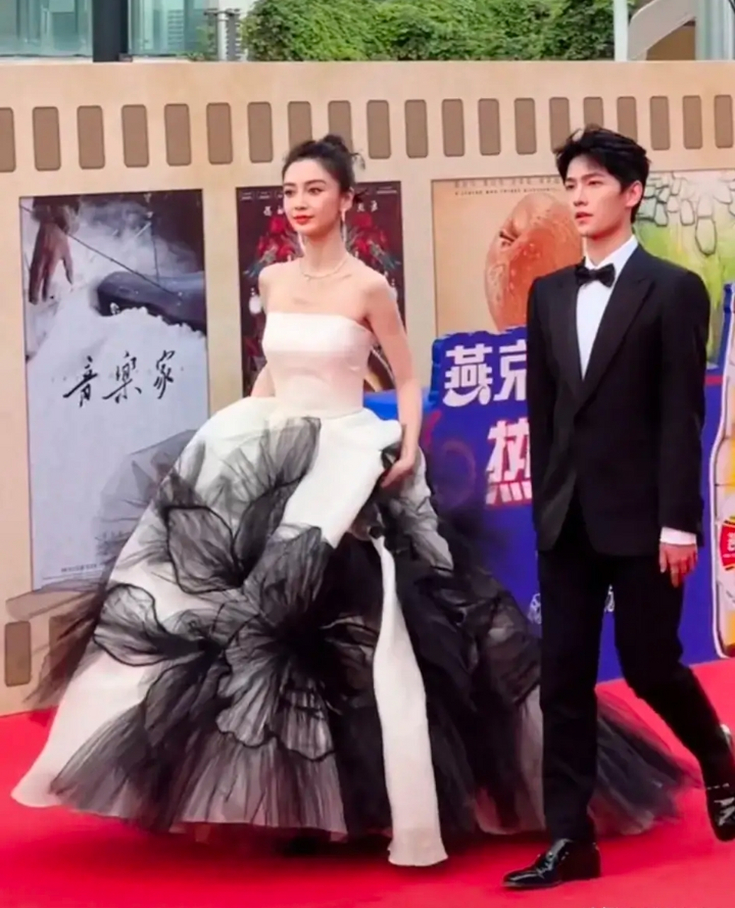angelababy  杨洋 angelababy  杨洋 亮相华表奖红 毯,啥也不说了,就
