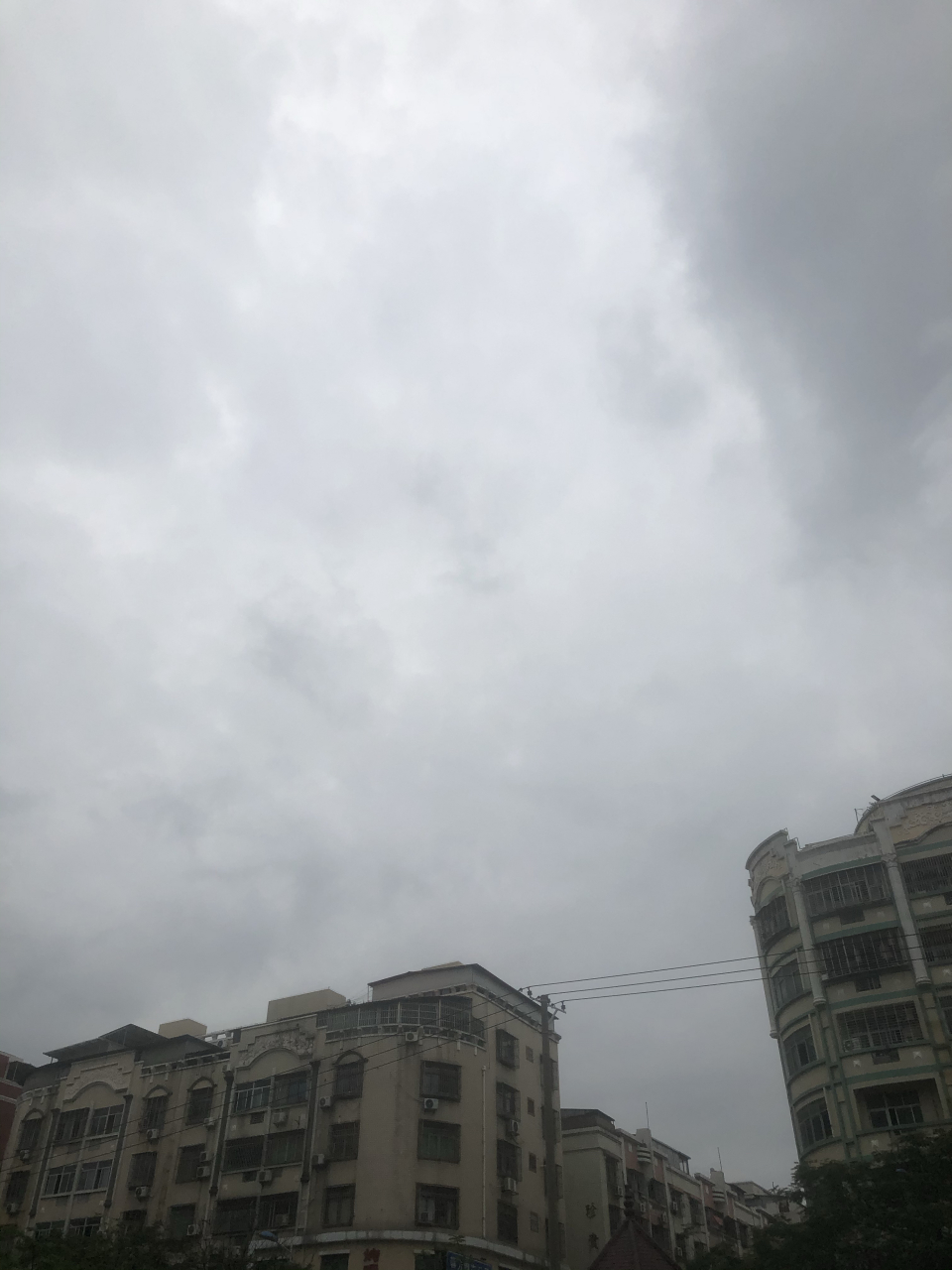 阴天快乐,不冷也不热