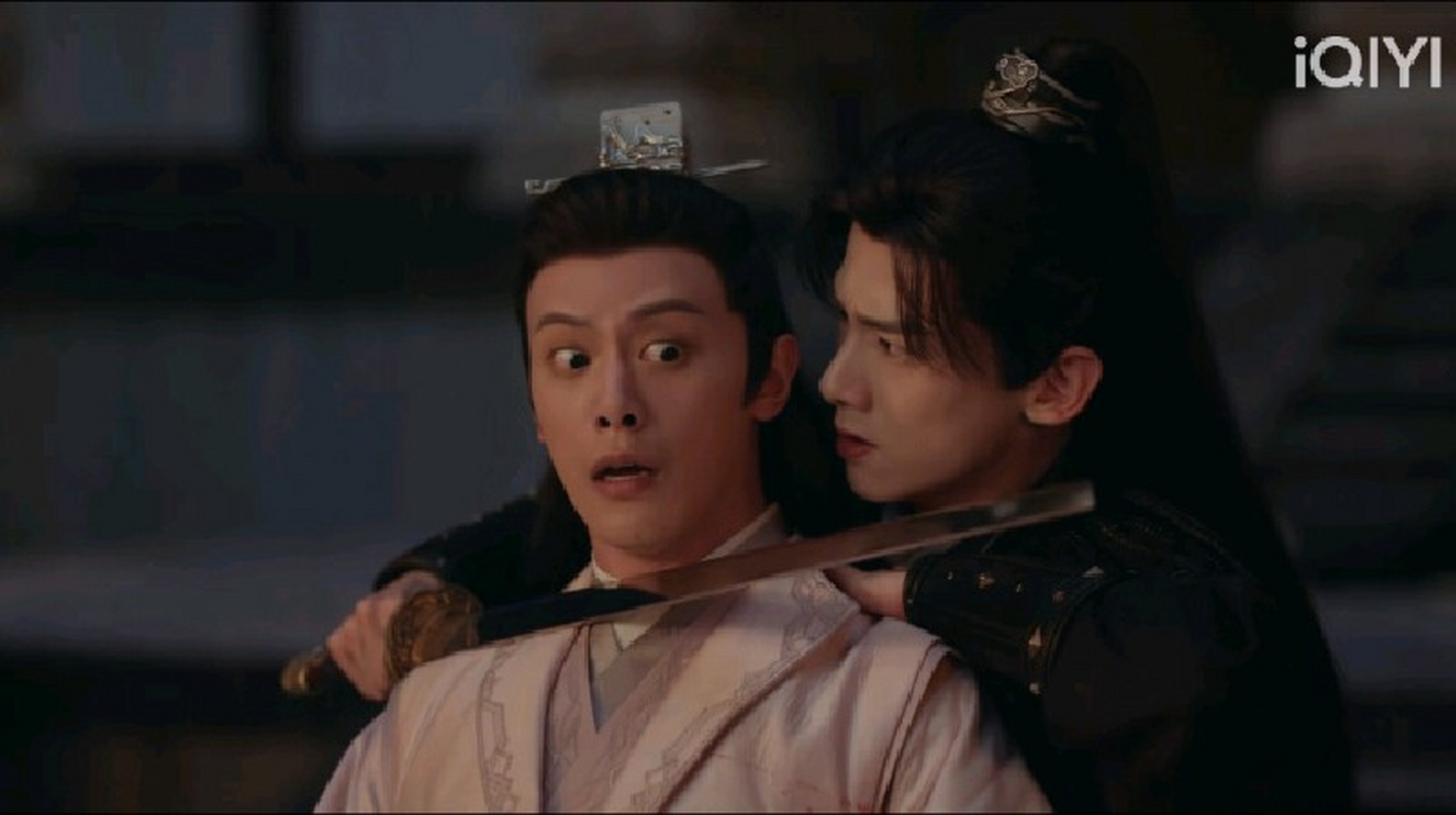 《长风渡》:顾九思挟持王荣,让父亲顾朗华走,可天底下哪有儿子替父亲