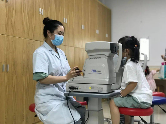 左眼125度,右眼100度,干预一年达到1.0视力!