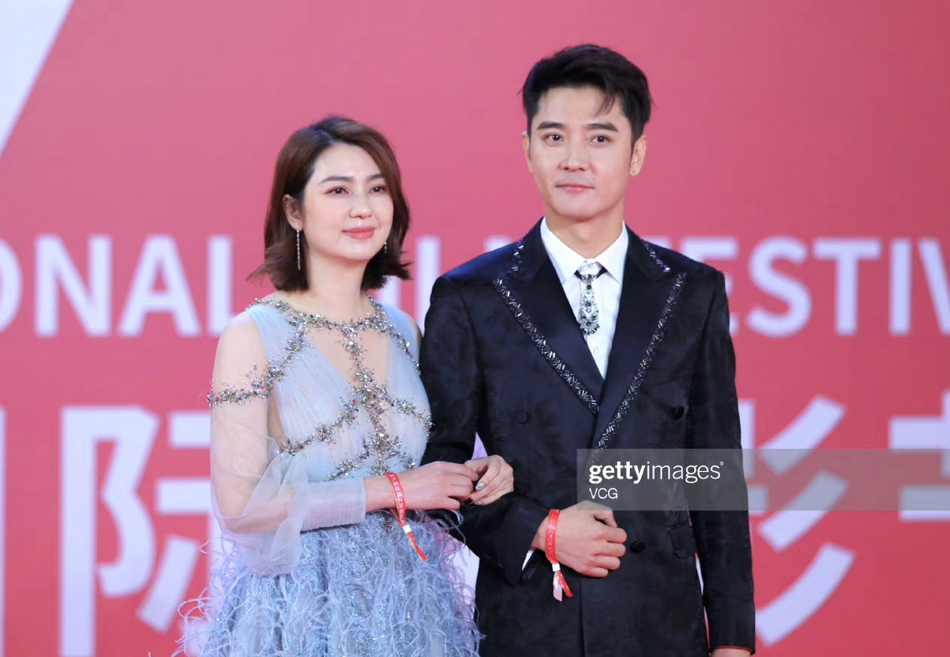 张丹峰和老婆洪欣两人昨天合体直播,这是简单的捞金呢还是暴风雨的